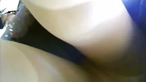 복종하는 갈색 미시 포르노 머리 소피 라이언 무릎에 신 같은 입으로 제공