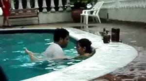 관능적 인 가슴 갈색 머리 8월 실시간 포르노 에임스는 집중적인 섹스를 즐기고 있습니다.