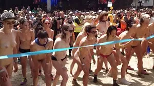 갈색 머리 젊 babe 릴리 에반스 공 a 전문 구강 포르노 성인