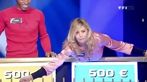 큰 boobed 갈색 머리 Isis 사랑은 거대한 음경에 대한 그녀의 국산 포르노 사이트 문을 엽니 다