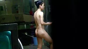 busty mademoiselle 안마방 포르노 Dava Foxx는 카우걸 포즈에서 긴 거시기에 점프